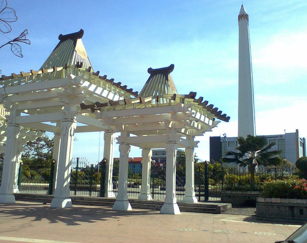 Heroes Monument of Surabaya ( Monumen Tugu Pahlawan Surabaya ) by Wanda Fathoni