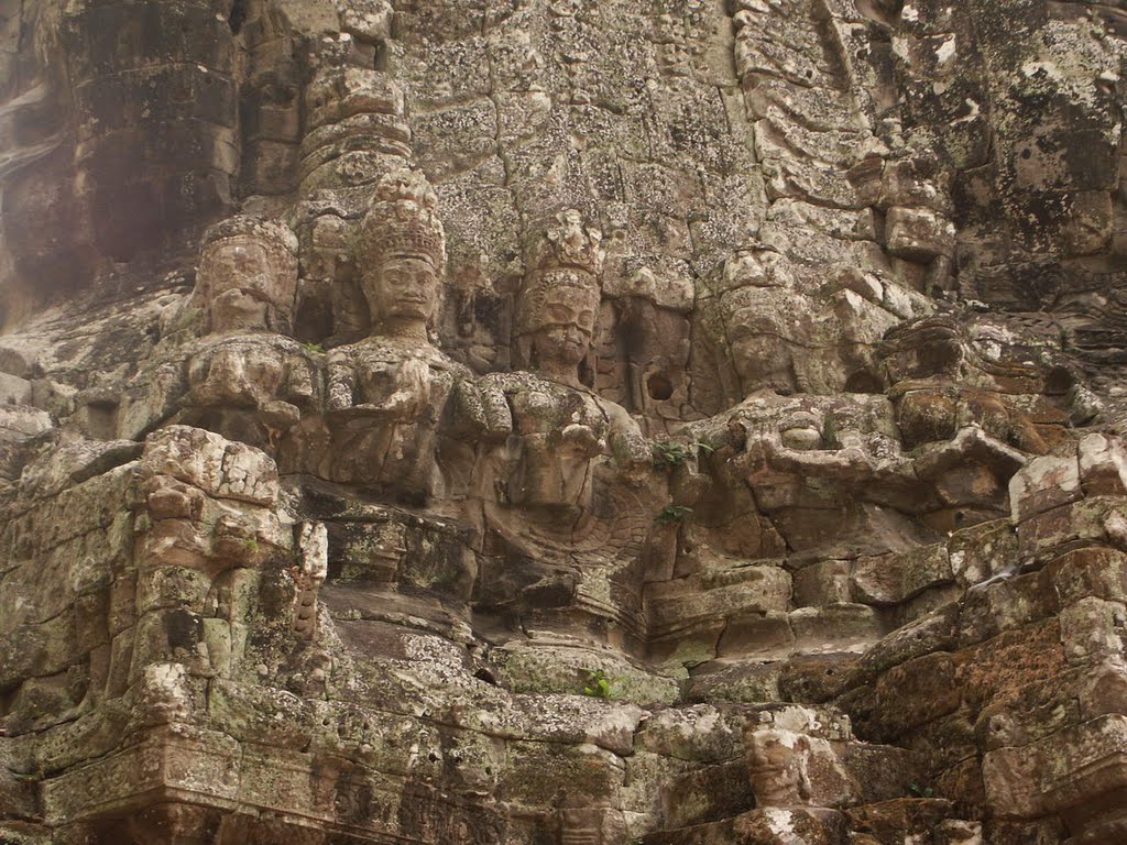 054-Angkor Thom Siegestor (03.03.2007) Mehr Fotos auf: www.khmer-search.de by Khmer Search