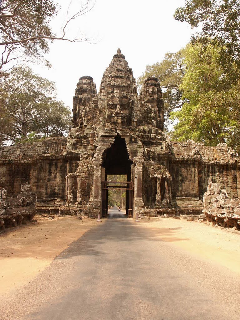 054-Angkor Thom Siegestor (03.03.2007)Mehr Fotos auf: www.khmer-search.de by Khmer Search