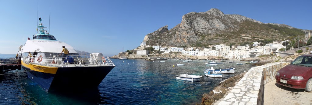 Levanzo, il Porticciolo by Marco Grisot