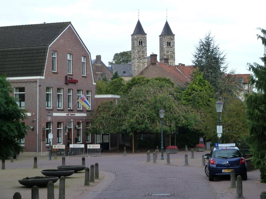 Stamcafe Smeets en Basiliek in zicht. by steven jansen