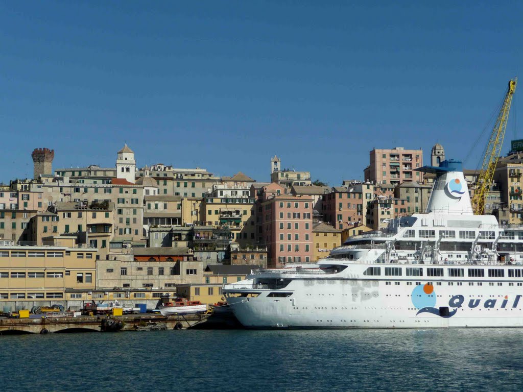 Genova, centro storico dal porto by Maurizio Frizziero