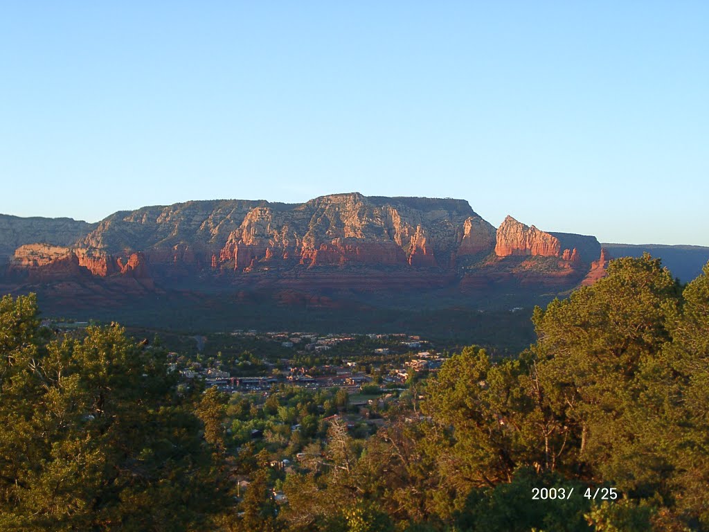 Sedona at sunset by Antoine Jasser