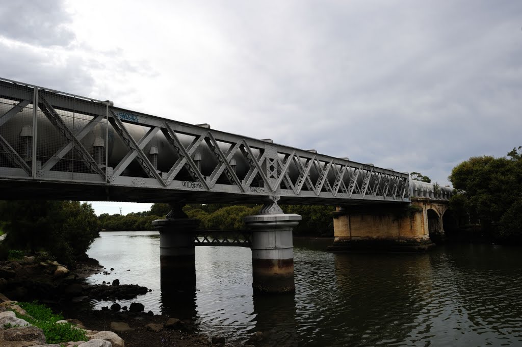 Pipeline over Cooks River, Marrickville by densil