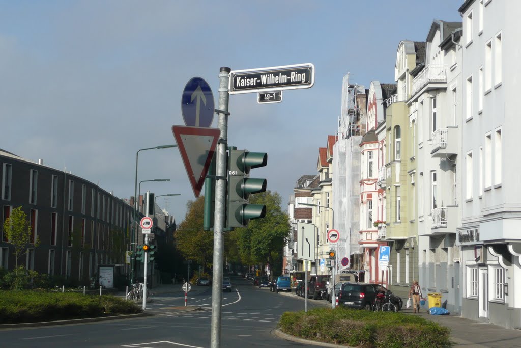 Düsseldorfer Str. links Jugendherberge by thomashanschke