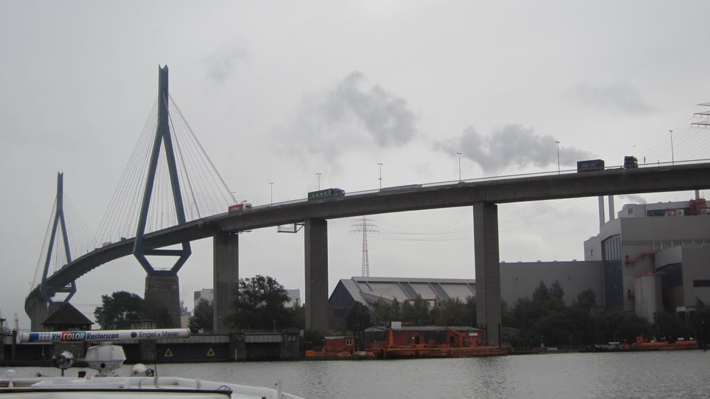 Blick auf Köhlbrandbrücke by Manuel Hauke