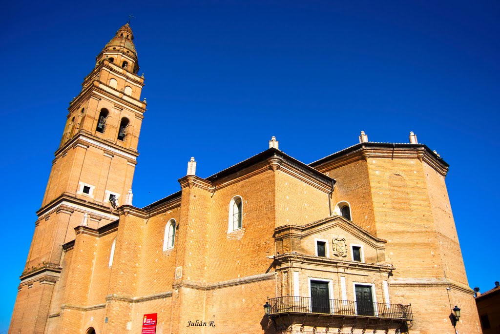 Iglesia de San Pedro by Julián R.