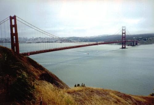 Golden Gate, little bit o' fog by Stuntmonkey