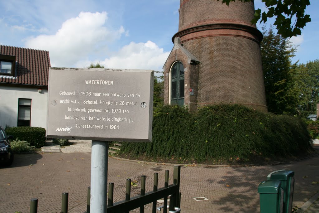 Info aan de voet van de watertoren, Woerden. by Carl030nl