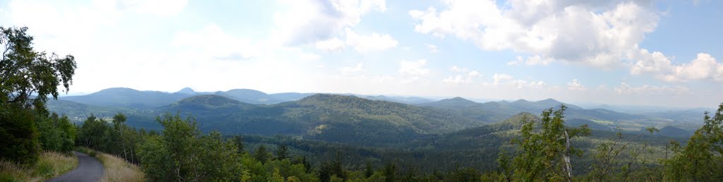 Panorama vom Jedlová by Robert Knothe