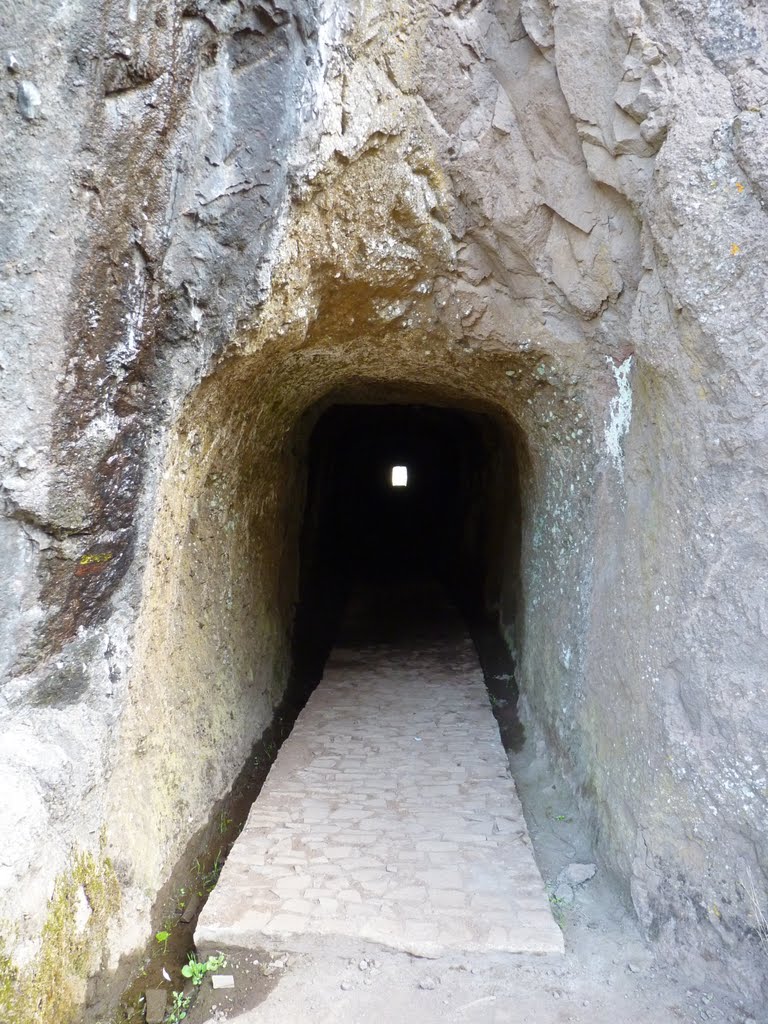 Wandern auf Madeira - Tunnel gehören dazu! by DGr