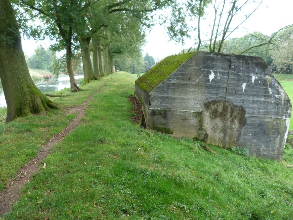 P (shelter for 11man) - fort Vuren(NL) by stevenvanValen+hannekeRolloos