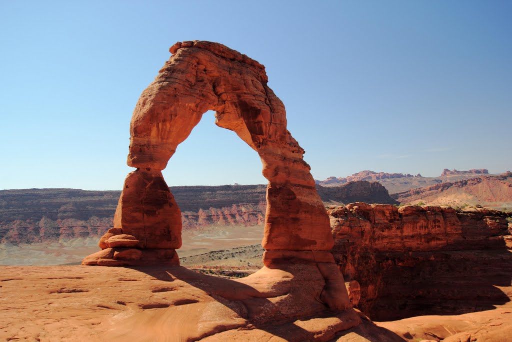 Delicate Arch by larapinta