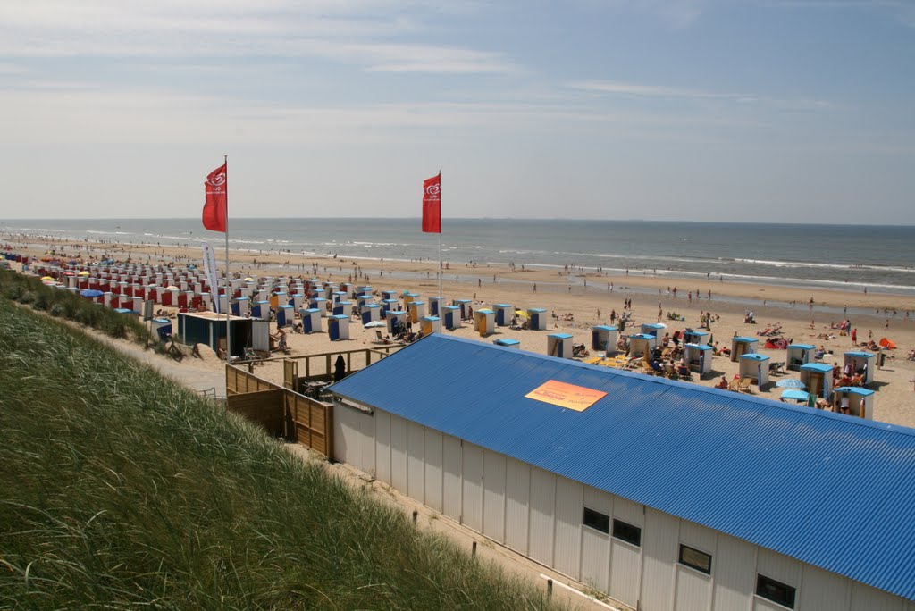 Noordzeestrand in de Zomer, Katwijk aan Zee. by Carl030nl