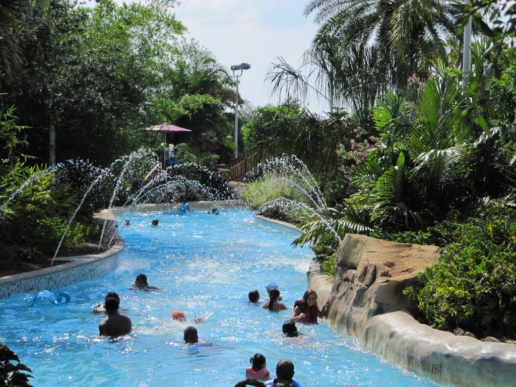 Relaxing in the water park Aquatika / Orlando by Michael Grunwald