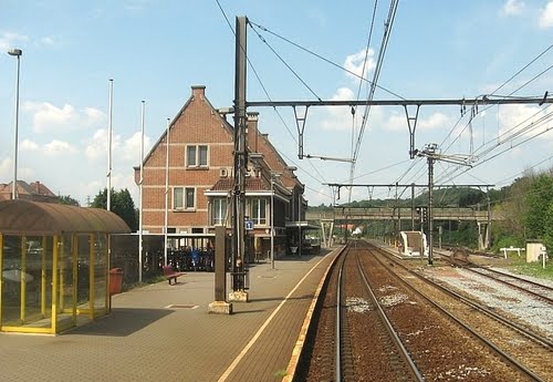 Diest Station by alan desitter