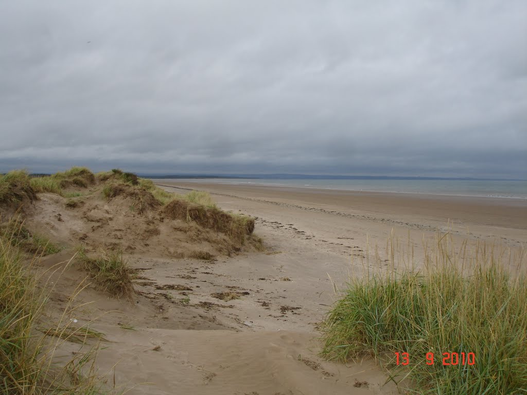 Beach at St Andrews by loopy_librarian