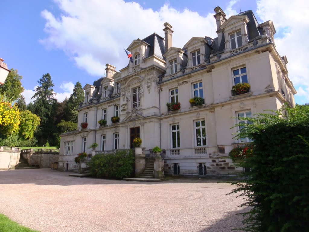 Xertigny, le splendide Hôtel de ville ou (le château des brasseurs) by Nidoo