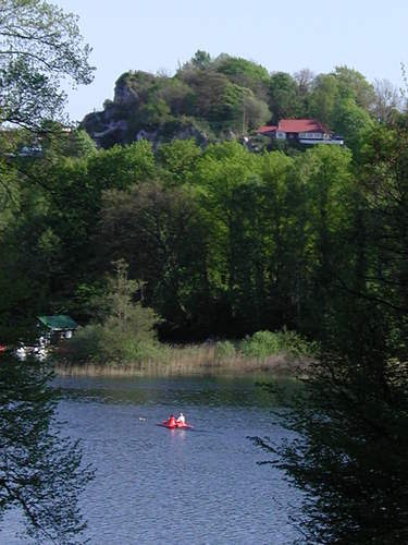 Blick auf See und Kalkberg by Axel Guelzow