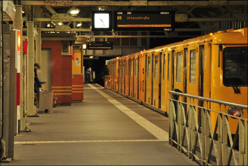 Un soir, U-bahn by drédethuin