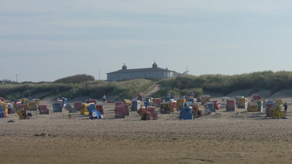 Am Strand von Langeoog by Ho Py