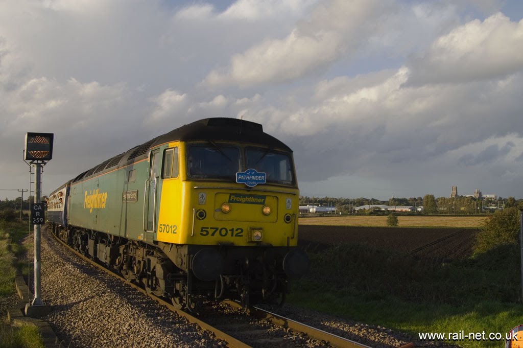 57012 heads towards Ipswich by Trainspots