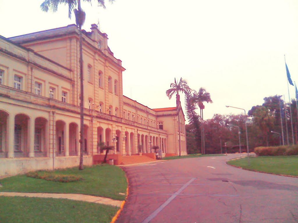 Escola Superior de Agricultura "Luiz de Queiroz" by BêS