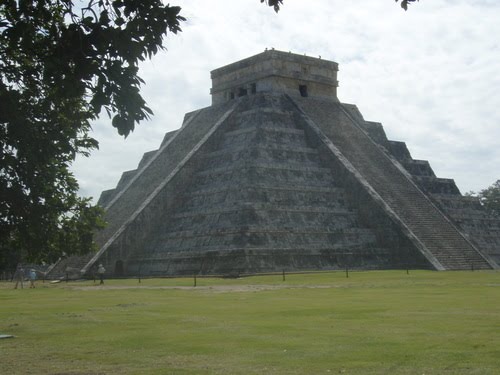 Chichen Itza by Hans-Thomas Müller