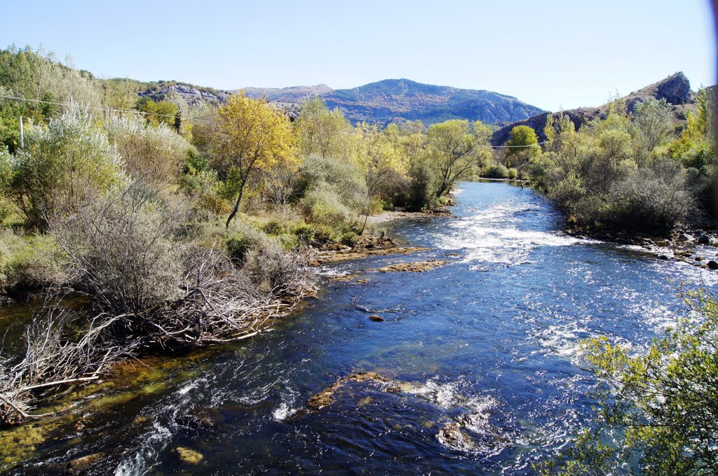 Ruta circular de las minas en Sabero. Río Esla (aguas abajo). by Hikergoer