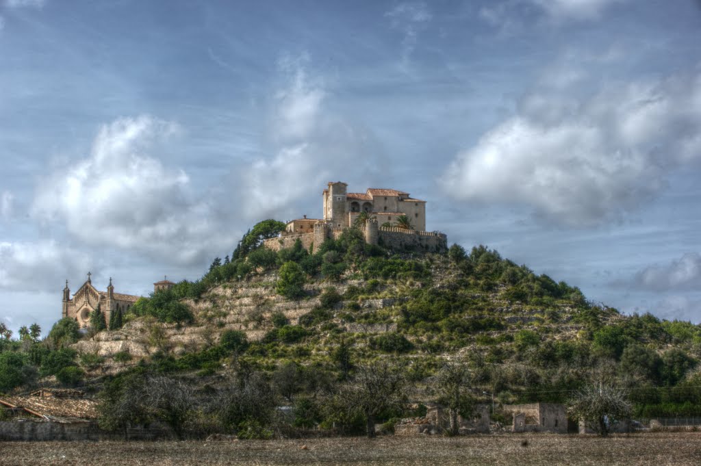 Castell d´Artà und die Wallfahrtskirche Santuari de Sant Salvador by joel-72