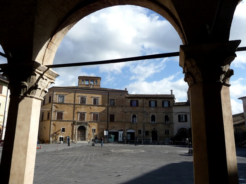 Montefalco - Piazza del Comune (PG) by Ilda Casati