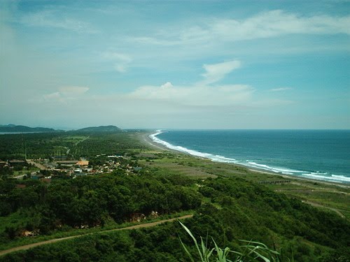 Playa en Cuyutlán by Moisés Arias