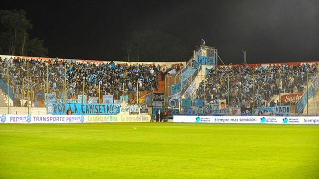 Hinchada de belgrano en santa Fe by Niko 