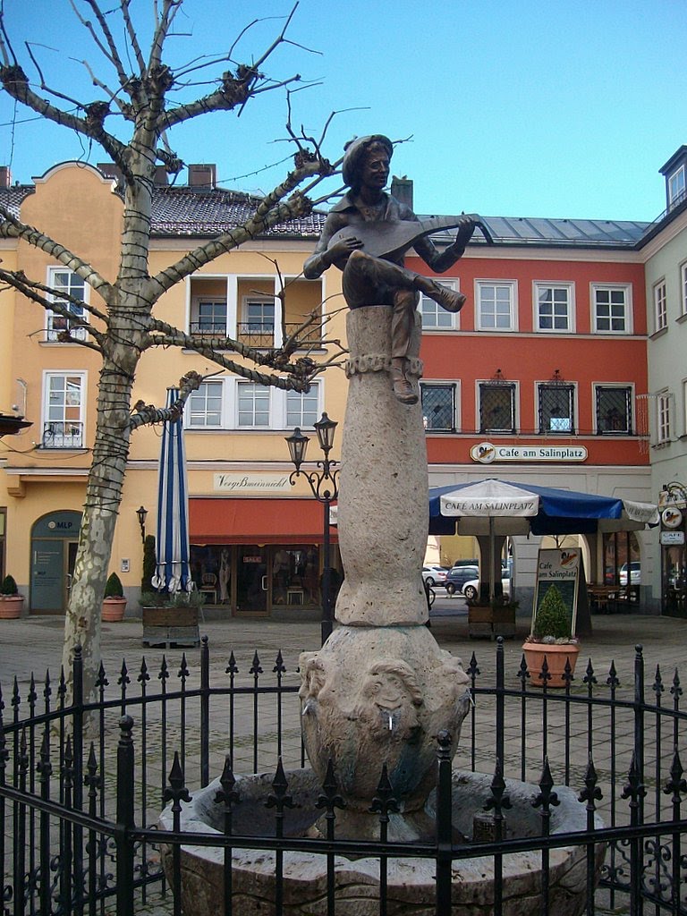 Rosenheim, Brunnen am Salinplatz by H.Becker