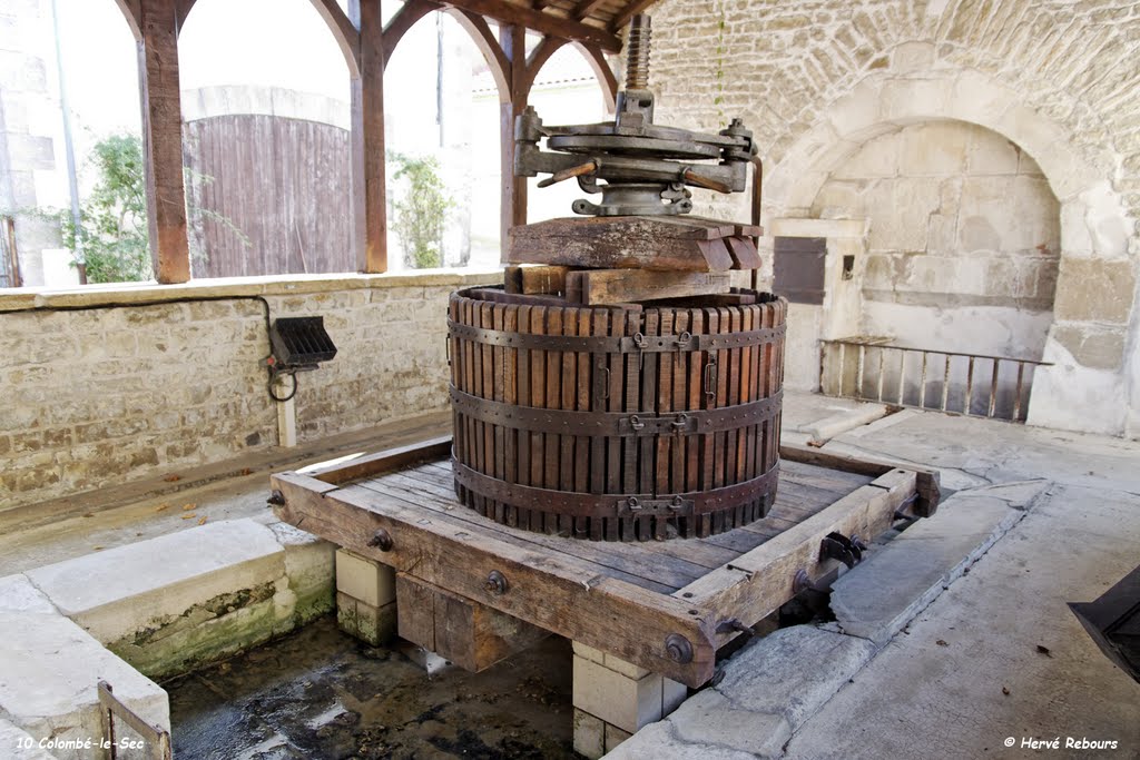 10 Colombé-le-Sec - Lavoir by H. Rebours