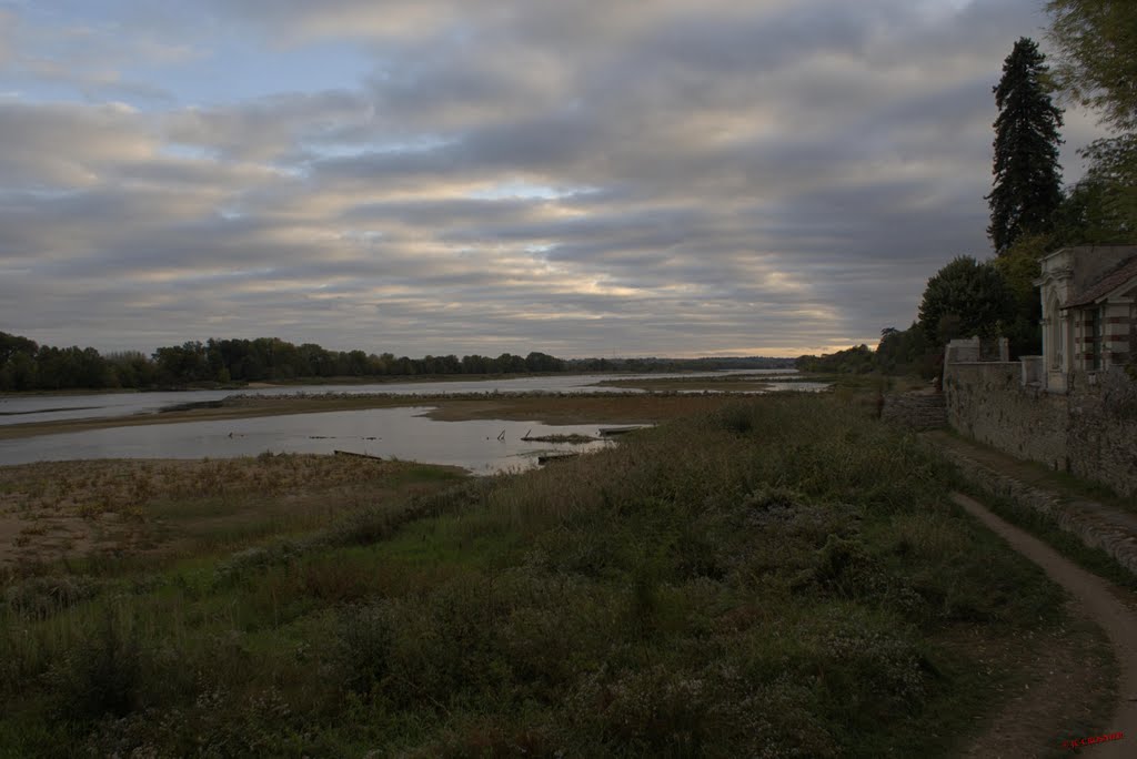 Soirée d'été sur La Loire 2 by Jean Claude Crosnier