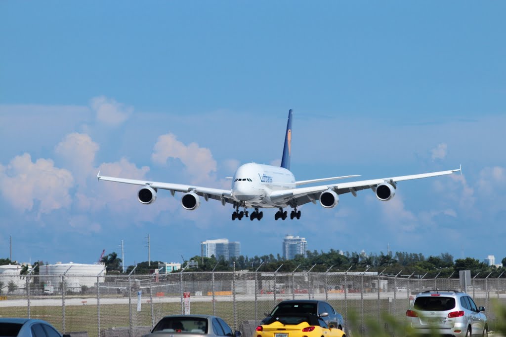 Airbus A380 Miami Runway 27 by lestermoreno