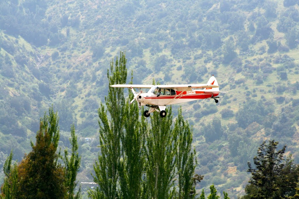 Aterrizando en los faldeos del Manquehue by PanchoF