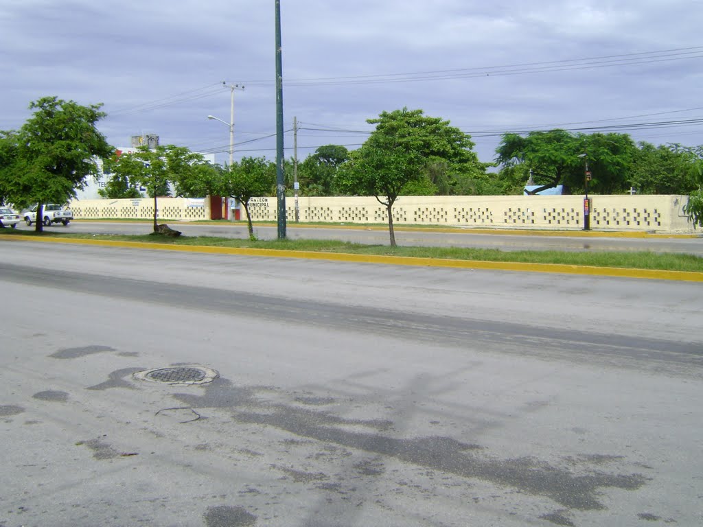 Panteón Municipal Portillo Cancún by Raymundo Tziu Cuxim