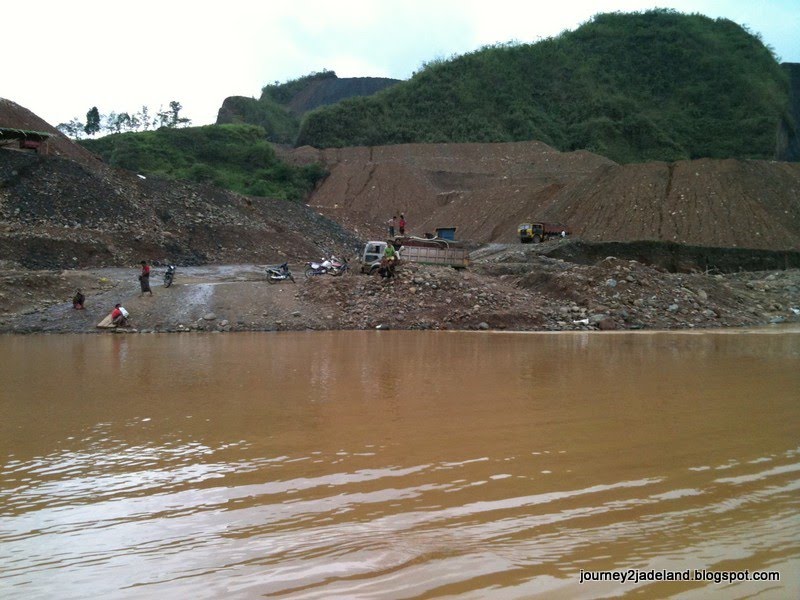 Local residents on the other side of the river were waiting for boarts to cross the river. by jadeland