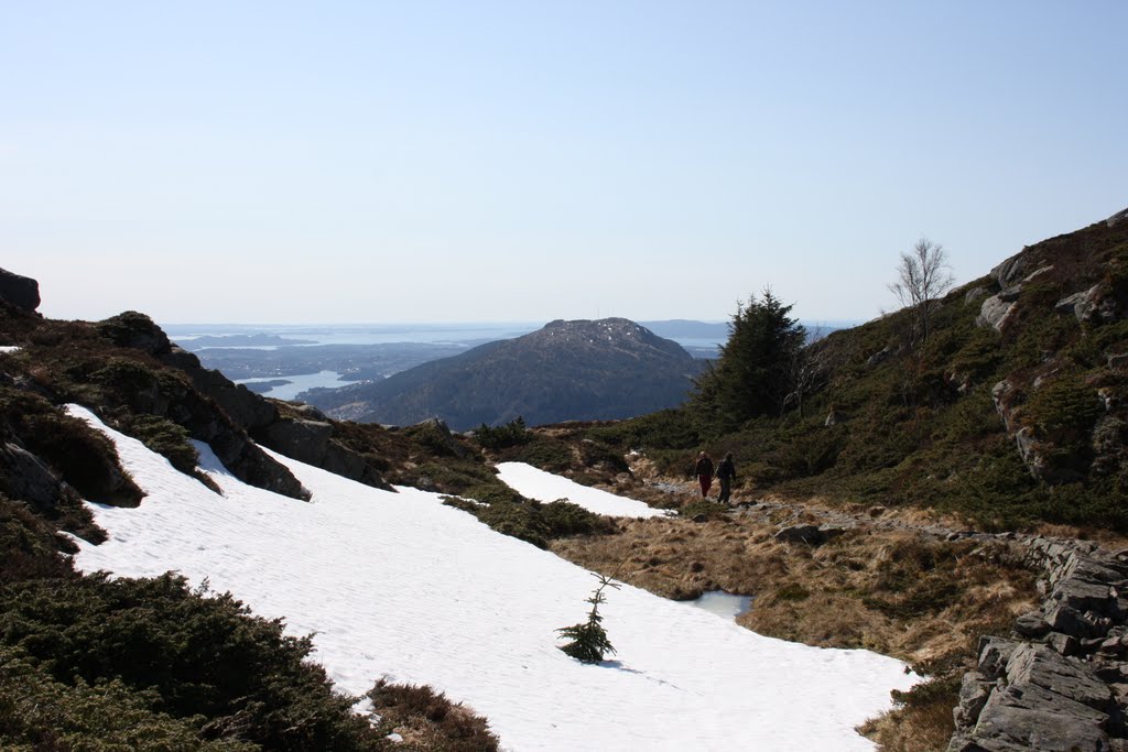 Snow at Blåmanen in april by Mona Lygre