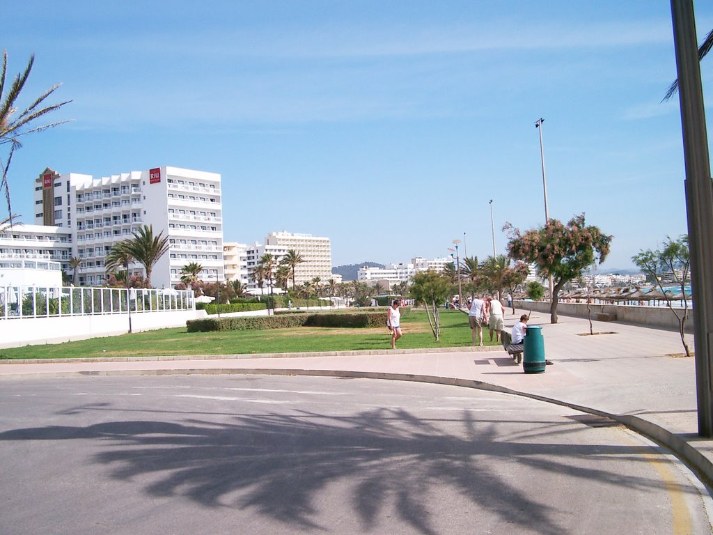 Cala Millor Promenade by Ewald Meyer