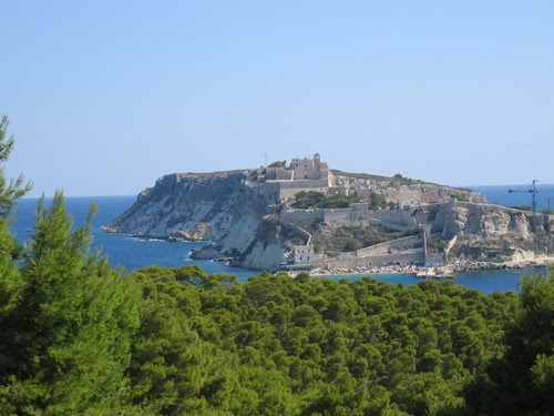 Isola San Nicola di Tremiti vista da San Domino by vitt