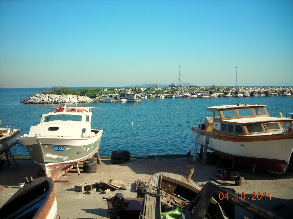 Boat harbor by nezih yazici