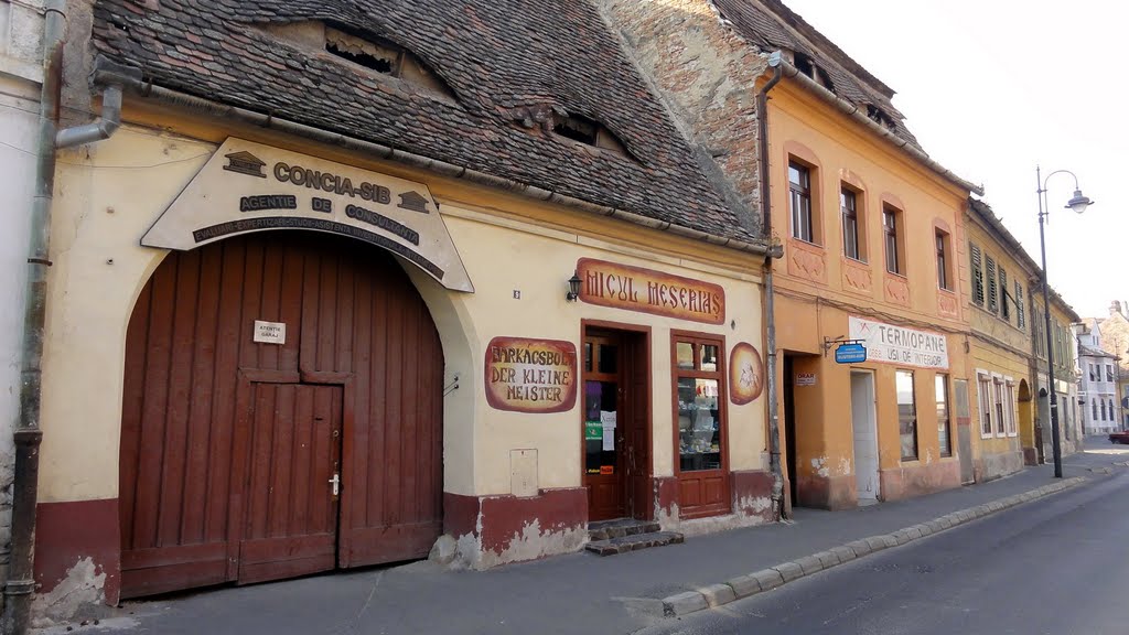 RUMANIA Calle Ocnei, Sibiu by Talavan