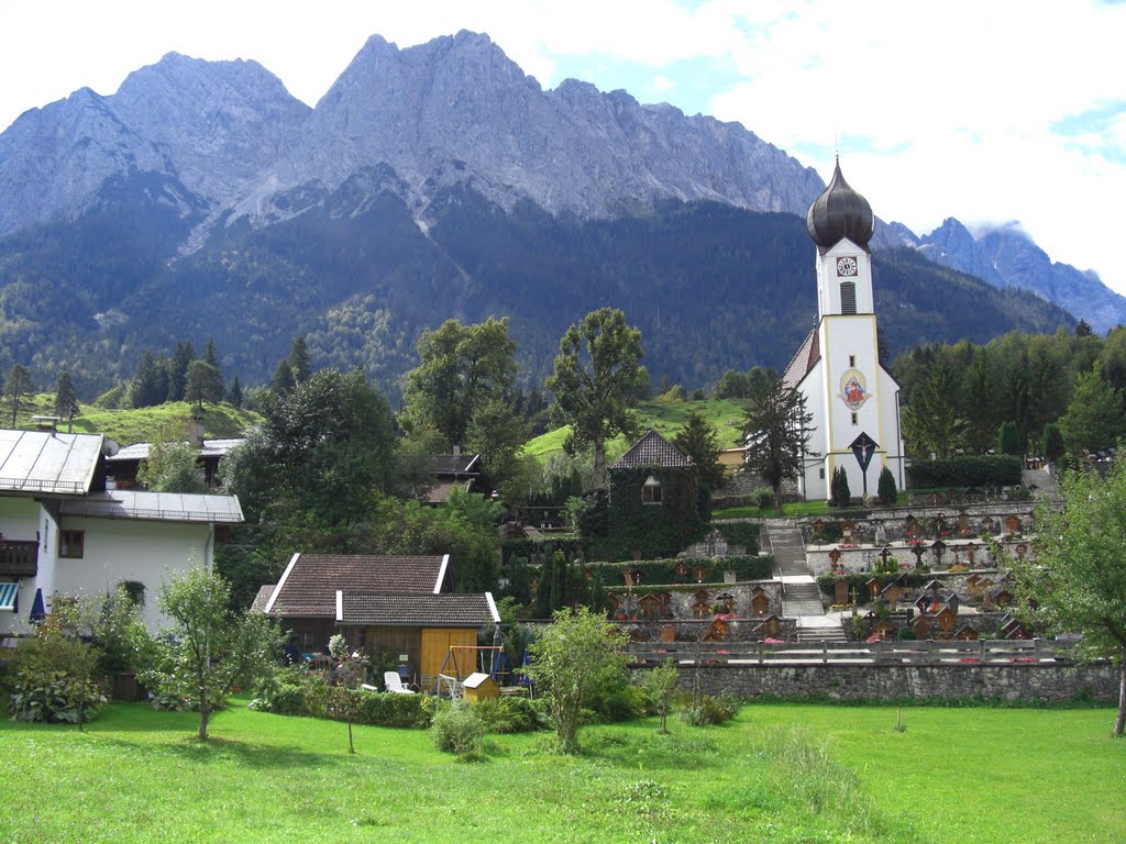 Kirsche mit Gottesacker in Grainau, dahinter Wetterstein mit Alpspitze,Waxensteinen und Zugstitze by Andreas Deutscher