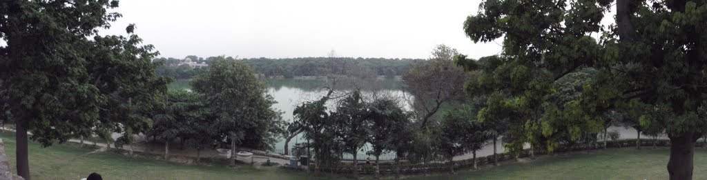 Hauz Khas Lake by cherisam