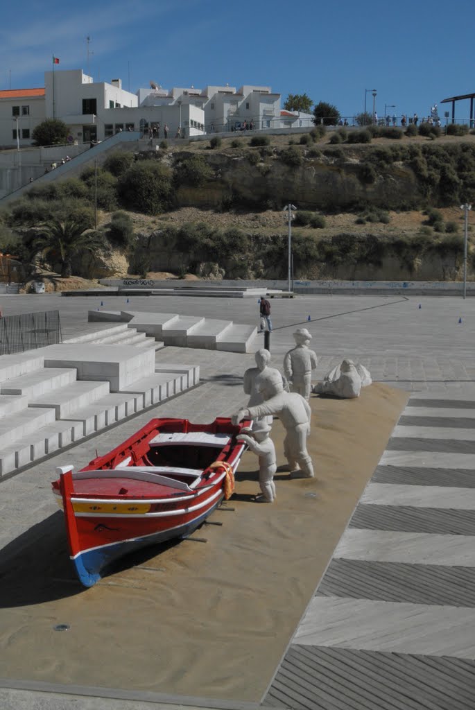 Estatua em Albufeira by Luis Fernandes