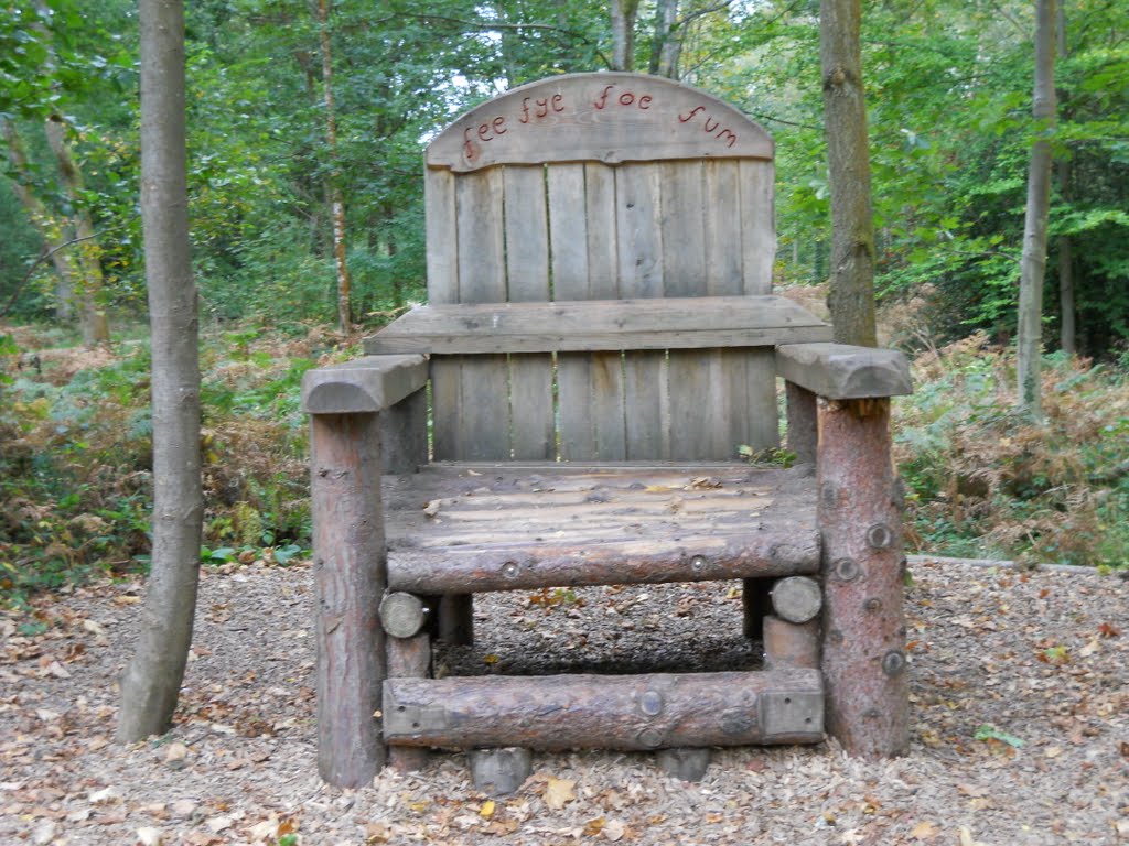 The wooden giant throne by Robert'sGoogleEarthP…