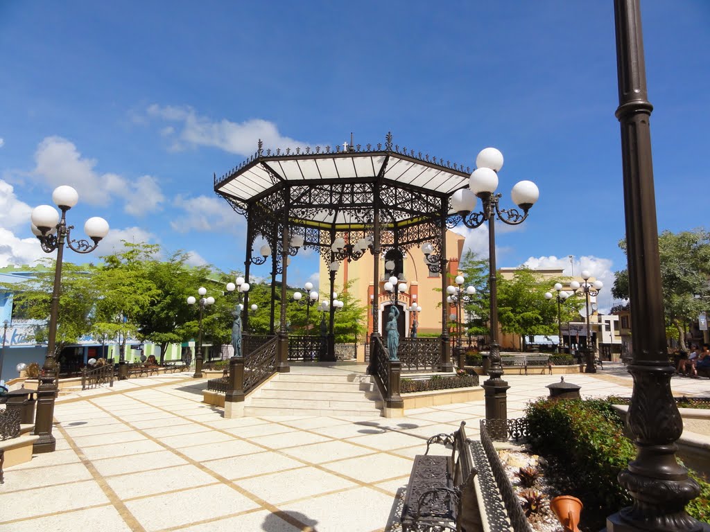 Plaza Barranquitas PR by lensmino